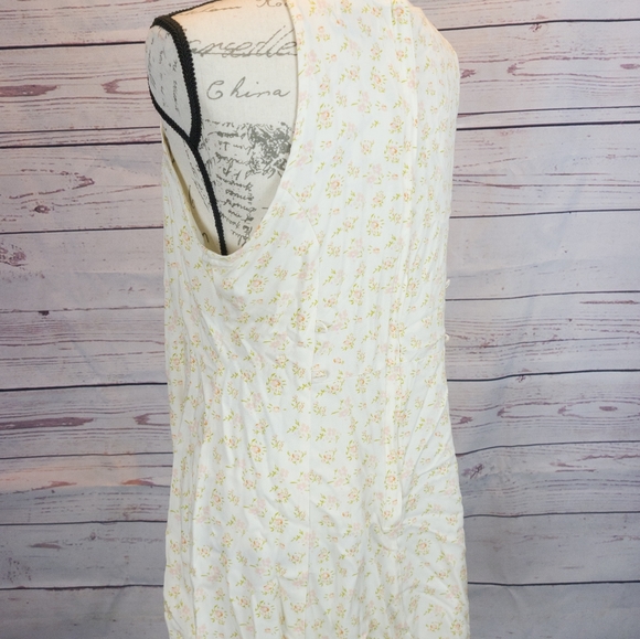 Urban Outfitters Floral Dress - Picture 6 of 6